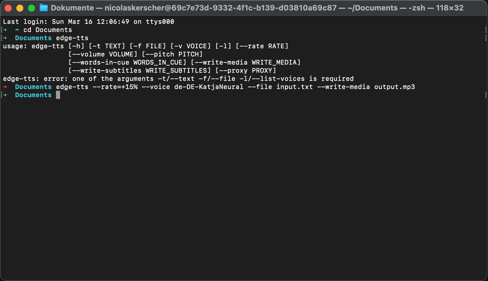 Ein Terminalfenster. Der erste Befehl listet die Optionen für Edge-TTS auf, der zweite wandelt eine Textdatei in Sprache um.